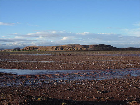 Oued et d�sert de pierre...