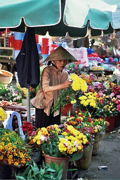 H�I AN march� aux fleurs