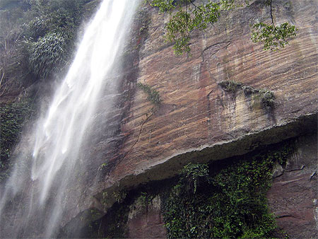 Cascade de la Vall�e de l'Harau vue de pr�s