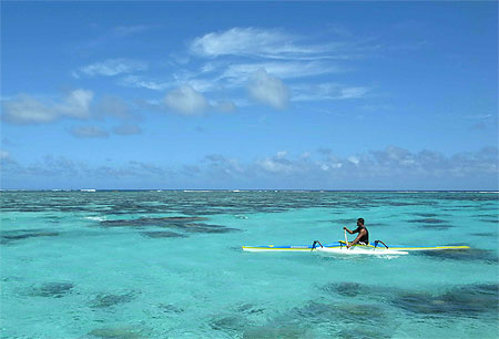 Une pirogue dans le lagon de Moorea