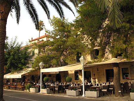 Terrasses de restaurant � Cavtat