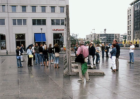 Un pan du mur de Berlin � la Potsdamer Platz