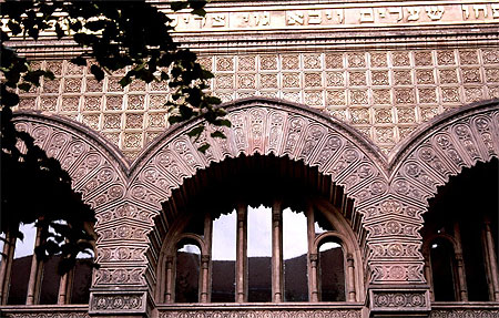 D�tails de la fa�ade de la synagogue