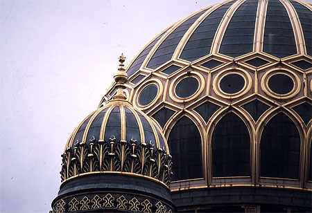 D�tail des coupoles de la synagogue