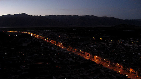 Peu de lumi�res � Shigatse