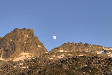 La lune s'en �tonne