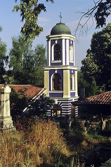 Koprivtschitsa, l'�glise de l'Assomption vue du cimeti�re