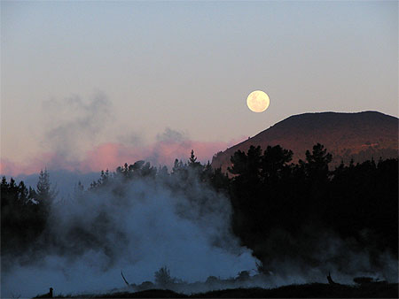 Coucher de soleil sur un crat�re