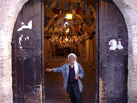 Entr�e du souk d'Alep