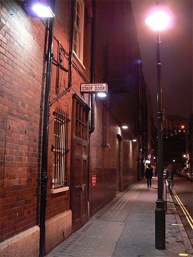 Stage Door - Ruelle du Quartier Chinois