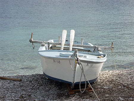 Barque en bord de mer