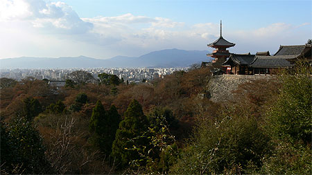 Kiyomizu-dera au dessus de Kyoto