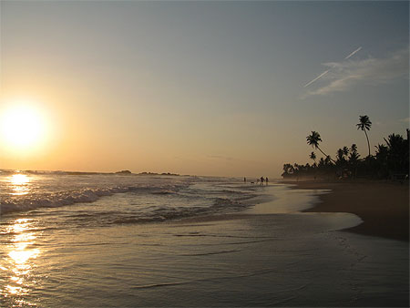 Coucher de soleil sur la plage d'Hikkaduwa