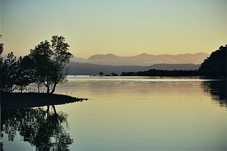 Aurore... baie de Sahamalaza