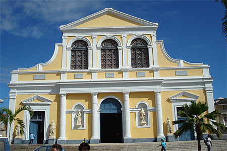 Fa�ade de l' Eglise Saint Pierre et Saint Paul