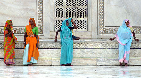 Au pied du Taj Mahal