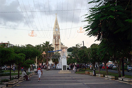 Place de l'�glise � St Anne