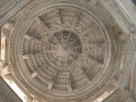 Sublime plafond des temples jains