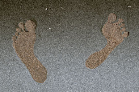 Les pieds ensabl�s