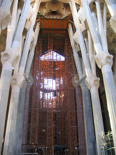 Les �chaffaudages � l'int�rieur de la Sagrada Familia