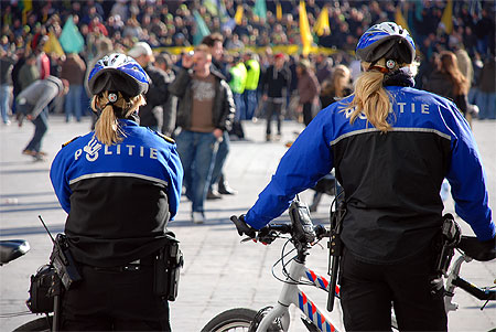 Police et supporters ADO Den Haag � Spui