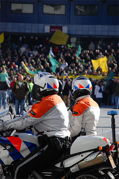 Police et supporters ADO Den Haag