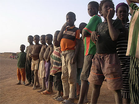 Curiosit� des enfants de Yako