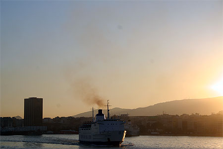 Bateau au d�part du Pir�e