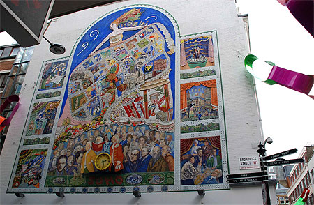 Fresque sur Broadwick Street � l'entr�e de Soho