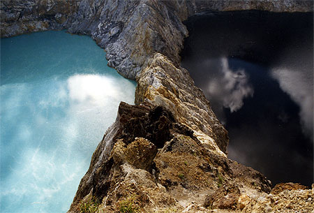 Volcans de Kelimutu. Ile de Flores.