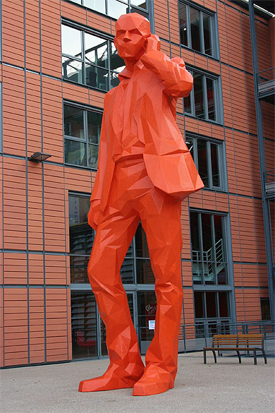 Lyon - Cit� Internationale - L'homme moderne