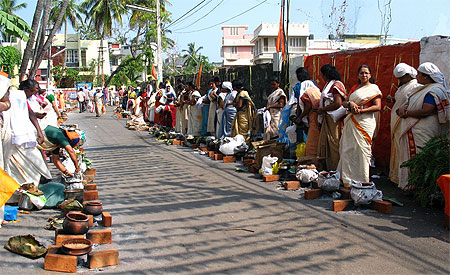 Attente du passage des brahmanes