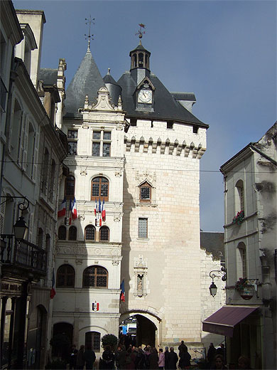 H�tel de ville et porte Picoys � Loches