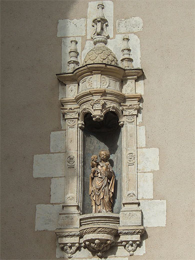 Jolie niche renaissance de la porte Picoys � Loches