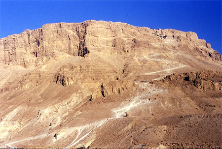 Massada vue depuis les rives de la Mer Morte