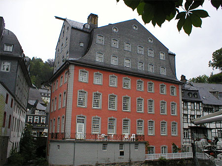 Maison Rouge