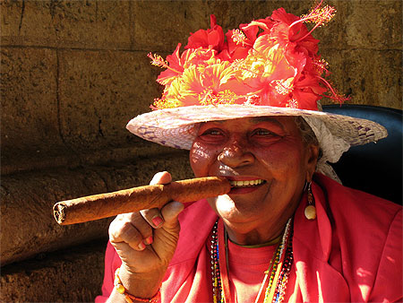 Vieille dame au cigare