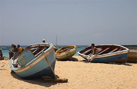 Barques de p�cheurs sur la plage