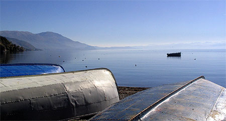 Barques au bord du lac d'Ohrid