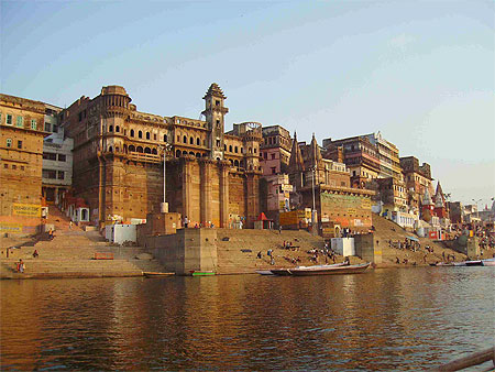 Les ghats au lever du soleil