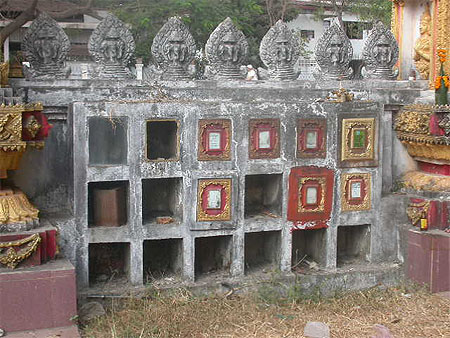 Caveaux pour urnes fun�raires