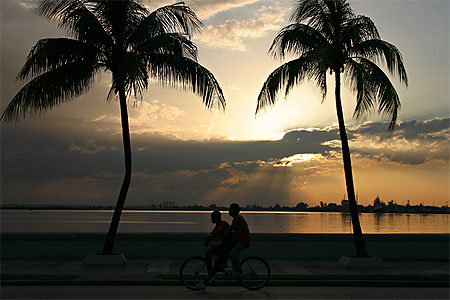 Promenade au soleil couchant