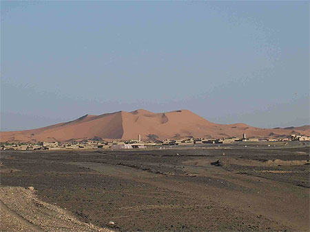 Reg noir autour des dunes de Merzouga
