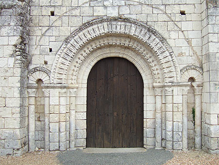 Porche de l'�glise romane de Tavant, XI�/XII�S