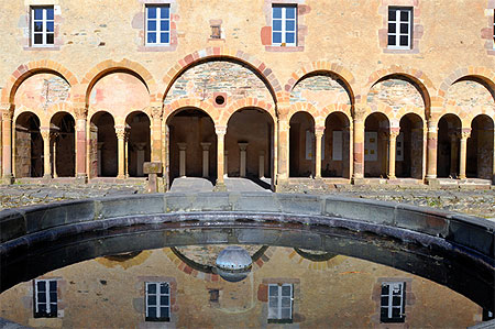 Colonnes et bassin
