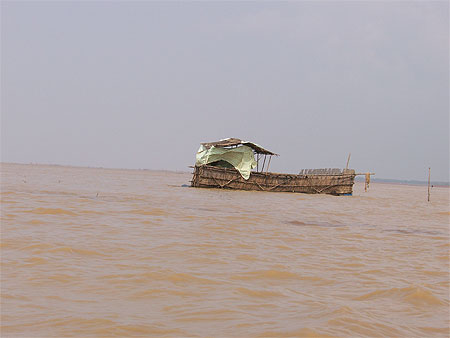 Paillote sur le lac