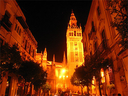La Giralda de nuit
