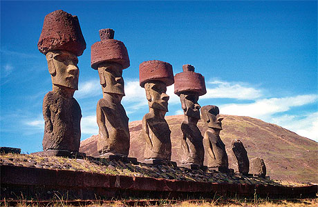 Moais sur l'ahu Nau
