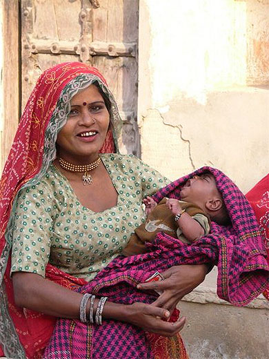 Indienne dans les rues de Mandawa