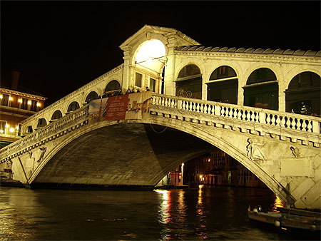 Pont Rialto dans la nuit